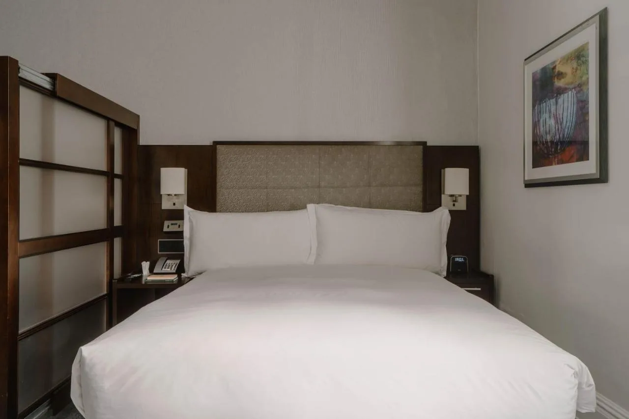One-Bedroom Suite with Kitchenette